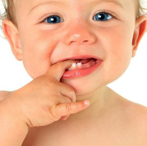 Los primeros dientes de leche: cuidados y consejos